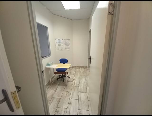 330M² OFFICE TO LET IN BRYANSTON